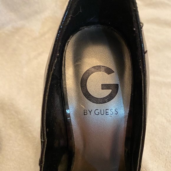 GUESS Black Patent Pump - Picture 2 of 2